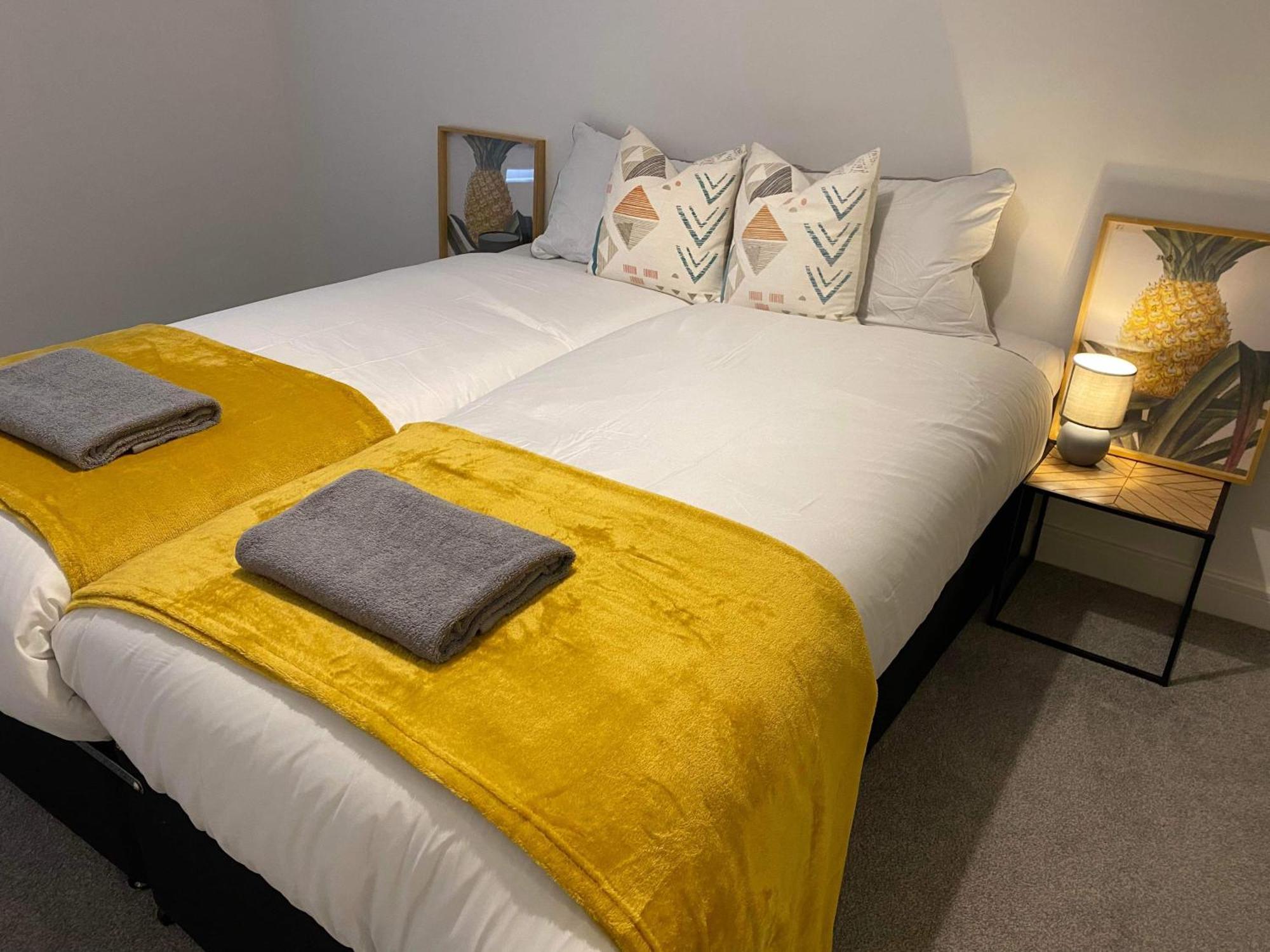 Crawley 2Bed Apartament Close To Gatwick Airport Copthorne  Exterior photo