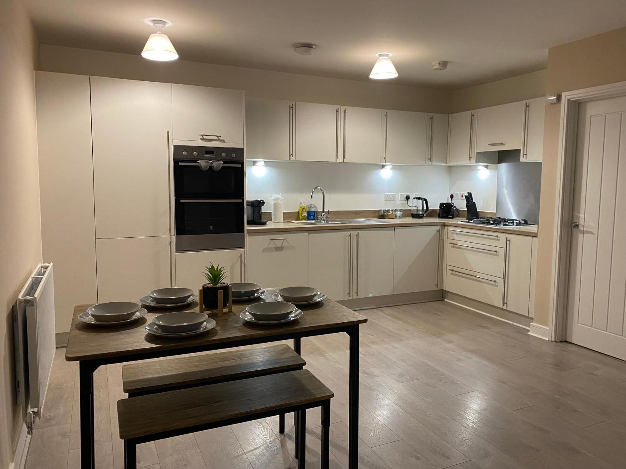 Crawley 2Bed Apartament Close To Gatwick Airport Copthorne  Exterior photo