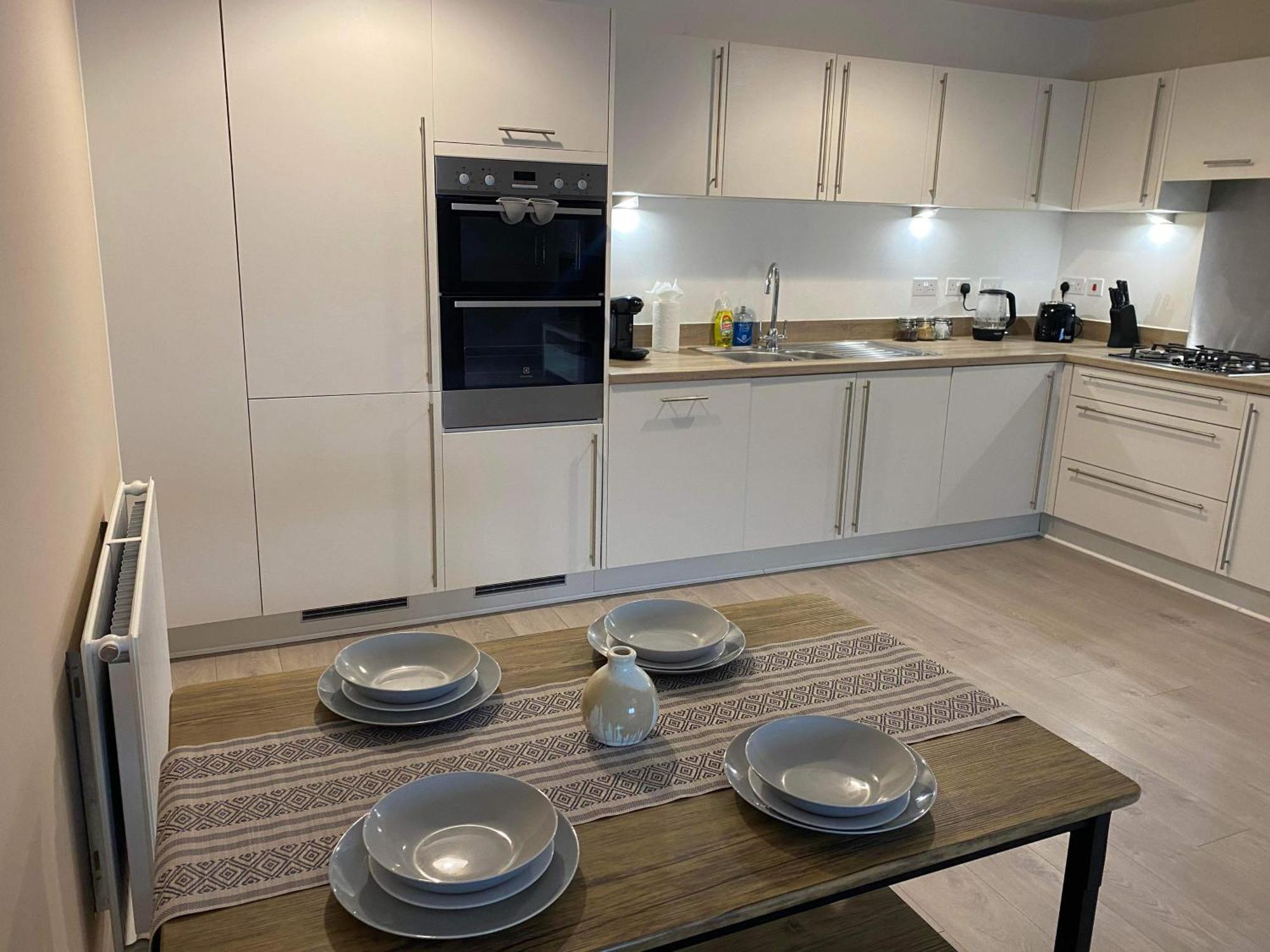 Crawley 2Bed Apartament Close To Gatwick Airport Copthorne  Exterior photo